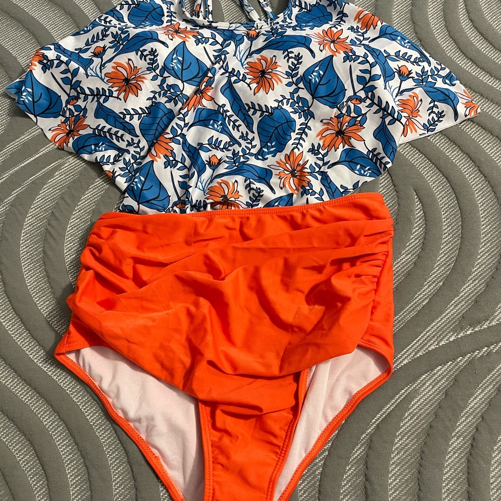 Swimsuits - Picture 5 of 8